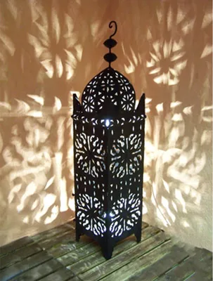 Produktbild von Orientalische Laterne aus Metall Schwarz Frane 90cm groß | Marokkanische Gartenlaterne für draußen, Innen als Bodenlaterne | Marokkanisches Gartenwindlicht Windlicht hängend oder zum hinstellen