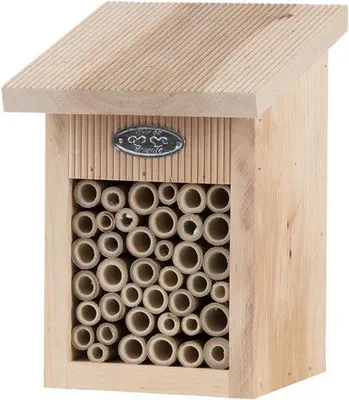 Produktbild von Famanu Insektenhotel Geschenkbox - Bienenhaus mit Reinigungsbürste - 16x16x22 cm - Holzfarbe