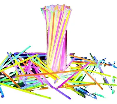 Produktbild von 100 Stück Knicklichter - Leuchtstäbe mit 100 Verbindern - Glowsticks Party Set - Neon Party Deko - für Halloween, Hochzeit und Kindergeburtstag