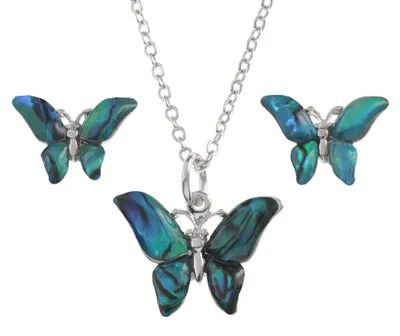 Productafbeelding van Kiara Jewellery set bestaande uit een ketting en oorbellen met een vlinderhanger