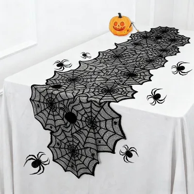 Obrázek produktu pro Podložka pod talíře na Halloween, motiv pavučina, rozměry 180x45 cm + 12 dekorací pavouků, materiál: polyester, PVC