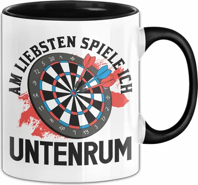 Produktbild von Darts Tasse Geschenk Am Liebsten Spiele Ich Untenrum (Schwarz)