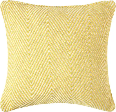 Image de HOMESCAPES Taie d'oreiller jaune Halden en coton avec motif à chevrons, 60 x 60 cm