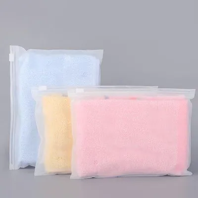 Produktbild von Kleidungsbeutel, 100 Stück, 20x14cm, Reißverschluss, klein, Plastik, ventilierbar