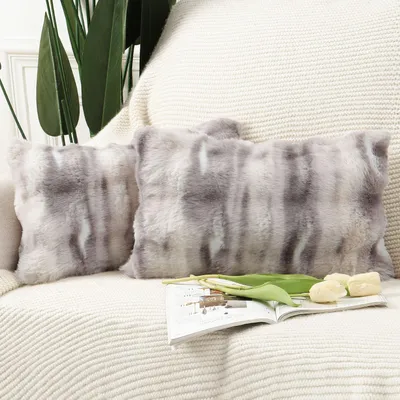 Produktbild von Set aus 2 weichen, flauschigen Dekokissenbezügen aus kurzem Wollsamt im n Stil für Sofa und Schlafzimmer, Grau-Taupe, 40 x 80 cm