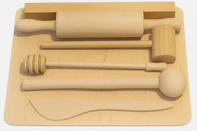 Zdjęcie produktu dla Stolnica mini drewniana 23,5 cm – zestaw do wyrabiania ciasta dla dzieci