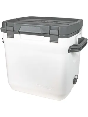 Produktbild von Stanley Adventure Cooler - Riesen Kühlbox mit 28,3 L polar weiß