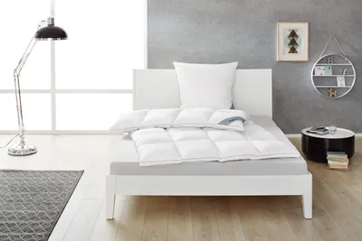 Produktbild von Extra warme Winter-Federbettdecke "Lena", 135x200cm, 135 Jahre Balette, Füllung: 50% Daunen, 50% Federn, Bezug: 100% Baumwolle
