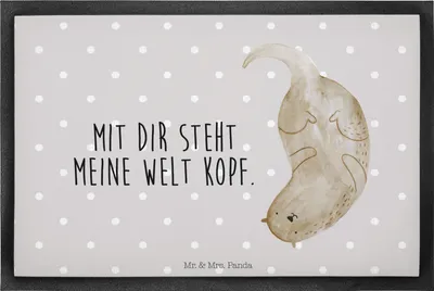 Produktbild von Mr. & Mrs. Panda Schmutzfangmatte Otter Kopfüber 40 x 60 cm - Grau Pastell - Geschenk, Schmutzmatte, Liebe, Fussmatte, Gummimatte, Verliebt, Seeotter, Verknallt, fußmatte