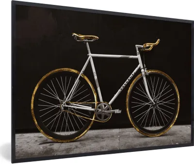 Produktbild von MuchoWow® Gerahmtes Poster Rennrad - Schwarz - Gold 90x60 cm - Poster mit Schwarzem Bilderrahmen Wandposter Rahmen Foto Bilder - Fotorahmen - Foto-Plakat
