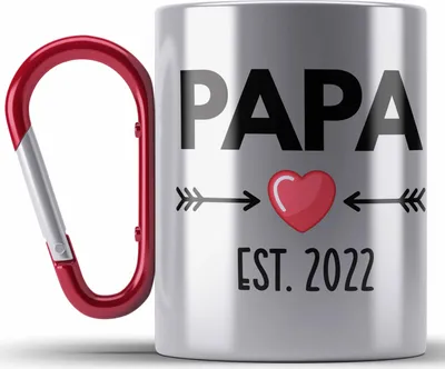 Produktbild von Trendation - Papa 2022 Du Wirst Papa Geschenk Schwangerschaft Verkünden Vater Überraschung Baby Karabiner Edelstahl Tasse Karabiner Edelstahl (Rot)