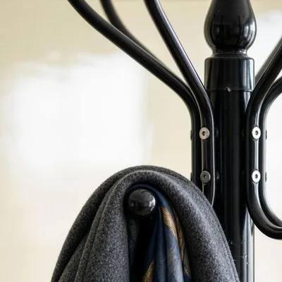 Produktbild von DRW Garderobenständer und Sockel aus Marmor aus Metall in Schwarz, 167 x 40 x 37