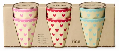 Produktbild von Melamin Becher 250ml Bunt - Herzen Melamin Cups Medium 6er Set, KI-generiertes Bild