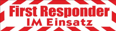 Produktbild von INDIGOS UG - Magnetschild "First Responder im Einsatz" mit Rahmen 45 x 12 cm - Magnetfolie für Auto / LKW / Truck / Baustelle / Firma