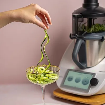 Produktbild von WunderZoodler® Spiralschneider für TM5 & TM6 | Kompatibel mit Thermomix und Monsieur Cuisine MC Trend & MC Connect, Zoodles Maker, spülmaschinengeeignet
