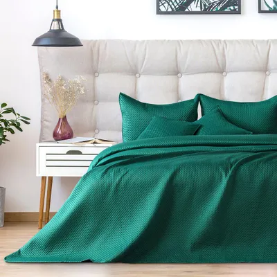 Produktbild von Tagesdecke / Bettüberwürf zweiseitig mit Prägung matt 260 - 280 cm - Dunkelgrün