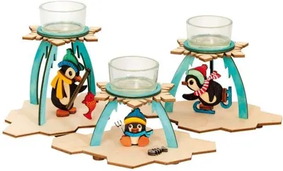 Productafbeelding van Kuhnert - Hobaku knutselset theelichthouder - motief: 3 pinguïns - decoratie van hout om te monteren - afmetingen: 13 x 9 x 10/11/12 cm