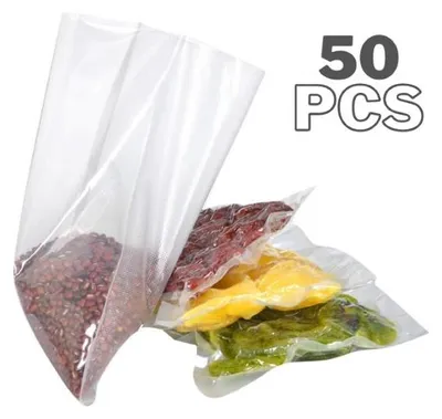 Transparente Vakuumierbeutel, einer gefüllt mit roten Bohnen, andere mit getrockneten gelben und grünen Früchten, mit Textüberlagerung '50 PCS'