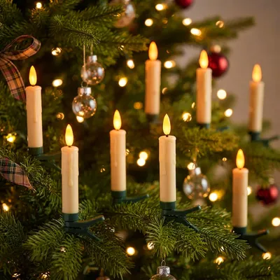 Imagen del producto de Velas de Navidad LED con efecto llama, tipo clip, con temporizador, juego de 10 unidades. Velas artificiales con efecto parpadeante, regulables en intensidad, que funcionan con pilas e incluyen un mando a distancia