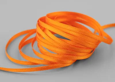 Productafbeelding van 50m x 3mm Dubbelzijdige Satijnen Rijgband Oranje