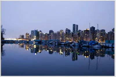 Produktbild von Wallario Wandbild Skyline von Vancouver, Größe: 61 x 91,50 cm, Poster mit weißem Aluminiumrahmen