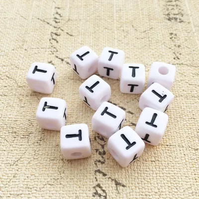 Produktbild von Buchstaben Perlen, 30 Stück, 6x6 mm, weiß mit schwarz, eckig, Buchstabe T