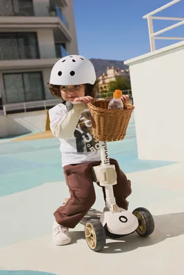 Produktbild von Lionelo Franky 2in1 + HELMET Kinder Laufrad  bis 20 kg Balance Roller bis 50 kg Höhenverstellbar, LED-Räder, rutschfestes Trittbrett, Korb Beige