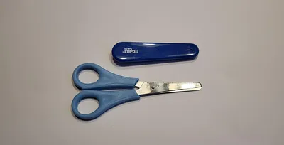 Produktbild von Dahle Kinder-Schere rund, blau Soft-Scherengriffe, bedruckte Scher
