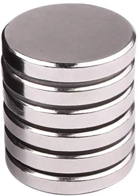 Obrázok produktu pre Silné samolepiace magnety 30 x 5 mm, balenie po 6 ks