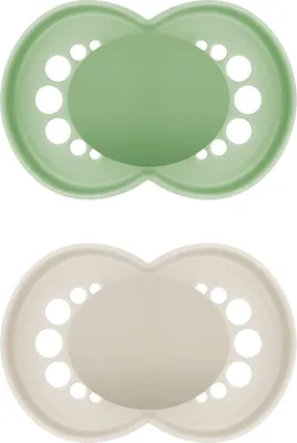 Produktbild von MAM Original Schnuller im 2er-Set, zahnfreundlicher Baby Schnuller aus nachhaltigen &erneuerbaren Materialien, Sauger aus MAM SkinSoft Silikon, mit Schnullerbox, 6-16 Monate, grün/beige