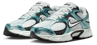 Produktbild von Nike V5 RNR Schuhe mit leichter Schaumstoff-Mittelsohle und moderner Dämpfung