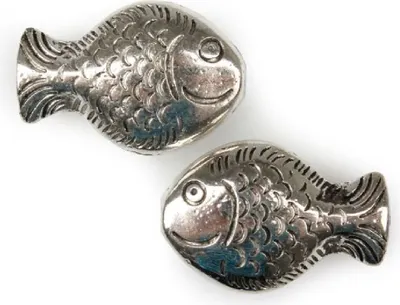 Produktbild von Fische silber I 90 Stück I Metall I 2cm I mit Loch zum Auffädeln - 0,16 € pro Stück