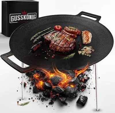 Produktbild von GUSSKÖNIG Gusseisen Grillplatte (Ø 42 cm) mit 3 Edelstahl Beinen - Dutch Oven Grillplatte Gusseisen Rund - Dreibein Grillplatte - Feuerschale