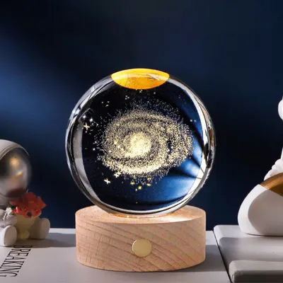 Produktbild von LED-3D-Kristallkugel, 80 mm, wiederaufladbar ueber USB, gravierte Mondkugel aus Glas, Nachtlicht fuers Bett mit Holzsockel, Astronomie, Lernen, paedagogisches Geschenk, Lampen fuer die Heimdekoration, warmes Licht