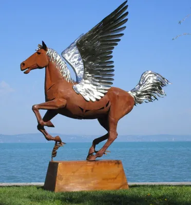 Produktbild von Casa Padrino Luxus Deko Skulptur Pegasus Pferd mit Sockel Rost / Silber 288 x 175 x H. 305 cm - Lebensgroße Stahl Skulptur - Riesige Garten Deko Figur - Garten Skulpturen - Metall Skulpturen