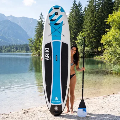 Produktbild von Bluemarina SUP Board Ariki | Stand Up Paddle - Aufblasbar mit Pumpe - Rucksack - 3 Finnen-System - Drop Stitch - Bis 120 Kg (305x76x13,5cm / 10")