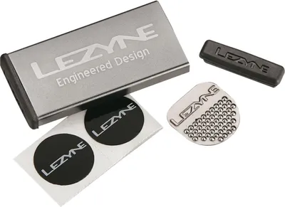 Produktbild von Lezyne Fahrrad Flickzeug Reparaturset Metall Grau, Alubox mit Flicken & Werkzeug