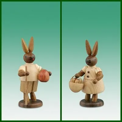 Produktbild von Osterdekoration Osterhasenpaar mit Wanderstock und Eierkorb Höhe 7,5cm NEU