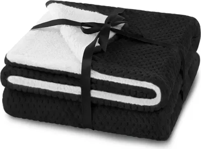 Produktbild von Kuscheldecke Tagesdecke 130 x 180 cm Schwarz Wohndecke Sofadecke Decke XXL 400 GSM Shleepy