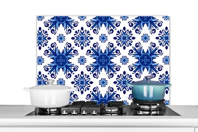 Produktbild von KitchenYeah®  Spritzschutz Küche - Küchenrückwand - Wandschutz für Herd und Spüle - Fliese - Blume - Blau - Muster 90x60 - Alu-Dibond (Alternative zum Spritzschutz aus Glas) - Hitzebeständig - Herdspr