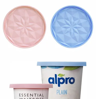 Imagen del producto de Tapas de silicona reutilizables: juego de 2 para recipientes de yogur, color azul y rosa