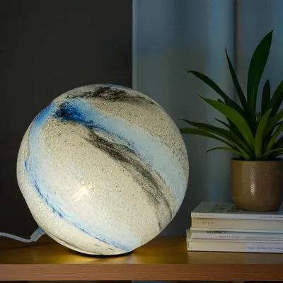 Produktbild von Formano Kugellampe LUXOR Glas Marmor Design 29 x 29cm Tischlampe aus weißem Glas