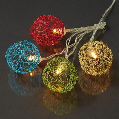 Produktbild von 20-tlg. LED-Lichterkette mit bunten Metallbällen für innen