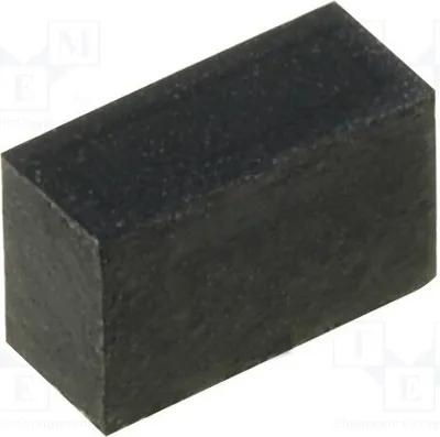 Immagine prodotto di 50 piedini autoadesivi neri. Larghezza: 6,5 mm. Altezza: 4 mm. Lunghezza: 2,8 mm. Ideali per gambe di mobili
