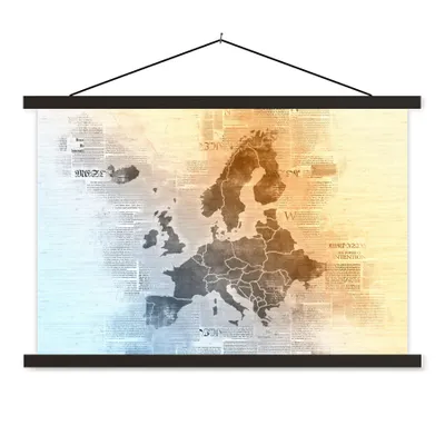 Produktbild von MuchoWow® Textilposter Karte - Europa - Zeitungen 60x40 cm mit schwarzem Rahmen - Hölzernes