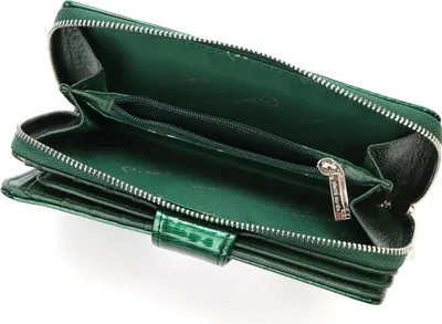 Imagen del producto de Cartera de cuero para mujer, marca Pierre Cardin, de tamaño compacto