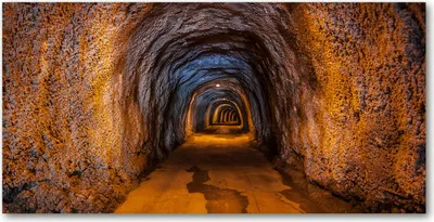 Produktbild von Tulup® Leinwandbild - 140x70 cm - Wandkunst - Drucke auf Leinwand - Leinwanddruck  - Sehenswürdigkeiten & Architektur - Orange - Unterirdischer Tunnel
