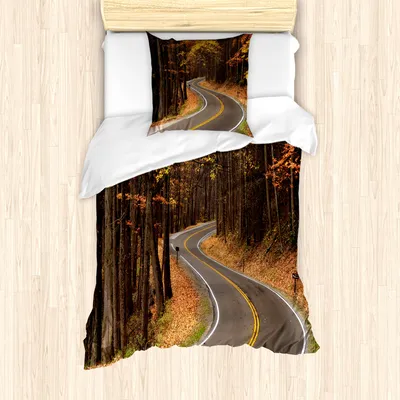Produktbild von ABAKUHAUS Fallen Mantele, Roadway Berge, Milbensicher Allergiker geeignet mit Kissenbezügen, 135 cm x 200 cm - 80 x 80 cm, Mehrfarbig