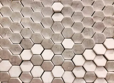 Produktbild von Silber Fototapete in 3D Optik | Hexagon Tapete mit Metallic Effekt ideal für Büro und Küche | Vlies Fototapete mit Waben