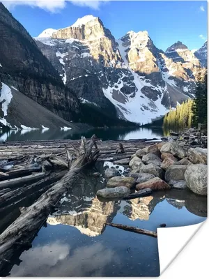 Produktbild von MuchoWow® Poster Im Moraine Lake spiegeln sich die Berge Kanadas 90x120 cm - Wohnzimmer
